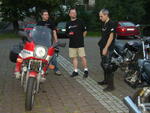 Erste Inaugenscheinnahme der Mopeds.jpg